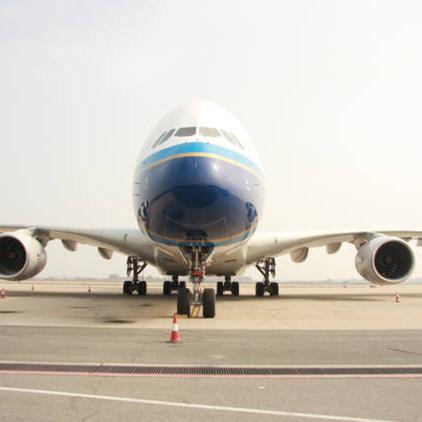 國產(chǎn)轟炸機最新機型，震撼空中巨無霸亮相