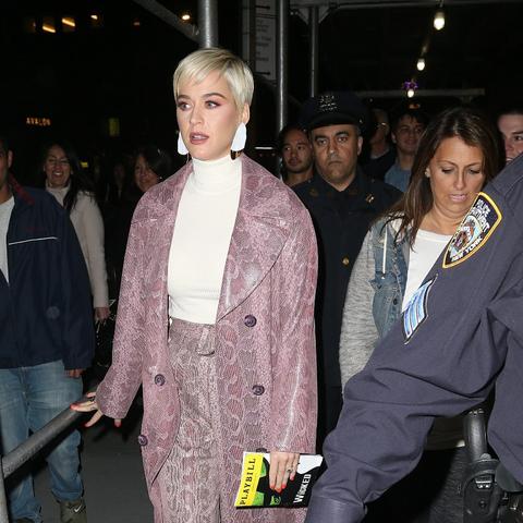 凱蒂·佩里短發(fā)造型，引領(lǐng)時尚潮流熱議