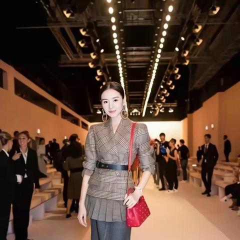 董潔最新照片展現(xiàn)優(yōu)雅蛻變