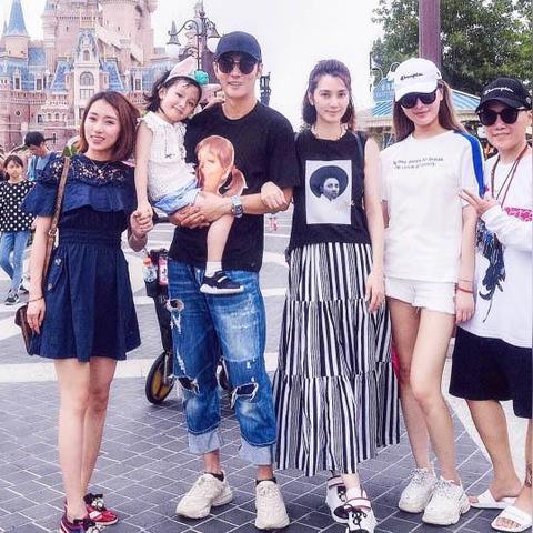 張丹峰洪欣事業(yè)家庭兩得意，恩愛如初的最新動態(tài)